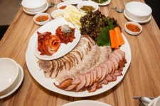 [사당역 맛집] 장원족발, 부드럽고 쫄깃한 맛 일품…연회석100석 완비