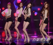 [포토] 스텔라, 아찔하게 쓸어 내리며~