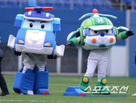 [포토] 폴리와 헬리의 시축으로 시작!