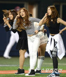 [포토] 써니힐, 목동구장 클리닝 타임 공연!