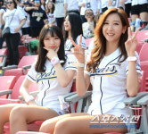 [포토] 두산 치어리더, 야구장 빛내는 예쁜 미소!