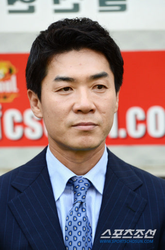 하나은행 K리그1 2024: FC서울, 강원FC에 2-0 승리로 5연승 달성, 윤정환 감독 서울 그라운드 압박에 부족했다