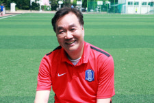 축구로 세계를 누비는 내과의사 안용진 원장