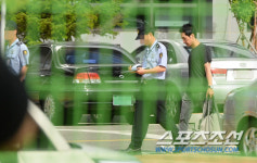 [포토] 출소하는날 교도소 담장안의 고영욱