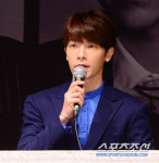 [포토] 동해 배우에서 다시 슈주로~