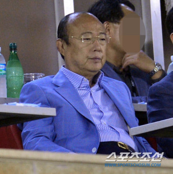[포토] 한화 김승연 회장 '가을 야구의 의지를 담아~'