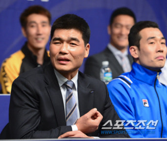 [포토] 삼성화재 임도헌 감독 '조금 쑥스럽네요!'