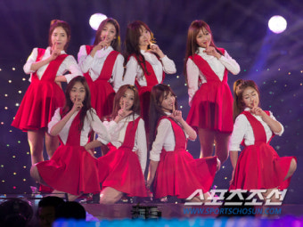 [포토] 러블리즈, '여전한 논란속 8인 완전체 무대~'