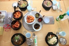 옛날방식을 고집하며 가마솥에 정성 들여 끓인 춘천 옛날맛해장국