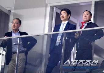 [포토] 박정원 구단주 '뜨거운 야구에 대한 열정'