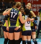 [포토] 3대0 승리 현대건설, 기쁨의 포옹!