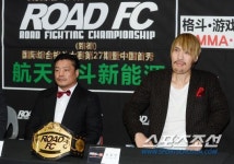 로드FC 최홍만, 6년 7개월만에 TKO 승…상대 포기 이유는 코 때문?