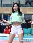 [포토] 달샤벳 우희 올라가는 의상에 아찔한 순간