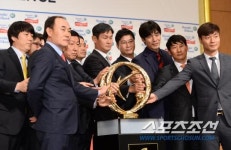 절대 2강 최강희와 최용수 가시돋힌 설전, 결국은 내 발 밑