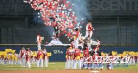 [포토] 태어로즈 태권도 시범단의 격파시범