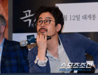 [포토] 나홍진 감독 '전혀 다른 장르로 찾아왔어요'