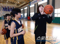 [이웃집에 프로가 산다]⑦박혜진의 원핸드 슛 꿀팁 동전으로 해보세요