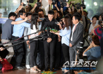 [포토] 박유천, 취재진의 질문공세