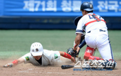 [포토] 홈 파고드는 신일고 송재선, 시도는 좋았지만...