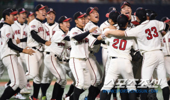 [포토] 제71회 청룡기 우승은 덕수고!