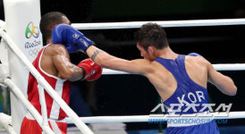 [리우포토] 복싱 함상명 상대 안면 강타