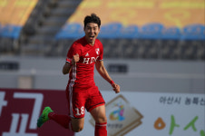 부산 이정협 원샷원킬 4호골, 아산 4연승 저지