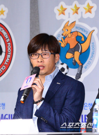 [포토] 신상우 감독 '멋진 여자축구 기대하세요'