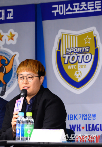여자축구 대표팀 감독, 신상우 동아시안컵 우승은 목표 강조