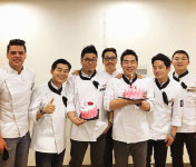 “‘냉부해’ 셰프 빛나는 우정”…샘 킴, 생일 축하 ‘훈훈’