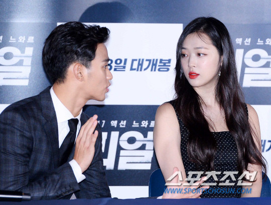 김수현, 리얼 논란...노출신 관련 논란 확산