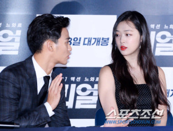 김수현, 리얼 논란...노출신 관련 논란 확산