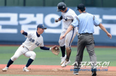 [포토] 서울고 강백호, 2루 도루 성공!