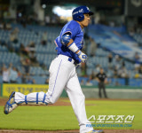 [포토] 솔로포 이승엽, 대전 팬들에게 은퇴투어 선물!