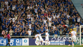 [포토] 선제골 염기훈, 환호하라 수원!