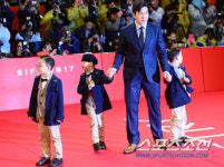 [포토] 송일국 대한,민국,만세와 즐거운 레드카펫 나들이