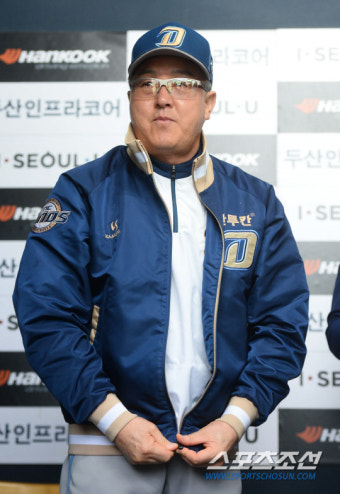 [포토] 김경문 감독 '이길 생각만'