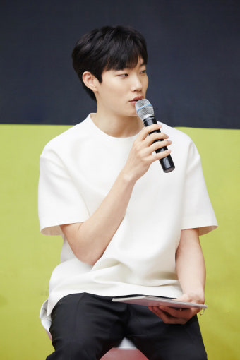 류준열, 아시아 셀럽 최초 그린피스 환경감시선 교육 이수