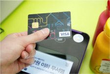 CU, VISA페이웨이브 결제 서비스 론칭. 단말기에 터치만 하면 1초만에 결제