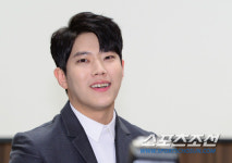 [포토] 동하 여심 사로잡는 눈빛 인사