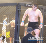 아쉬운 심건오. 고백한 이은혜 앞에서 크리스 바넷에 TKO패.