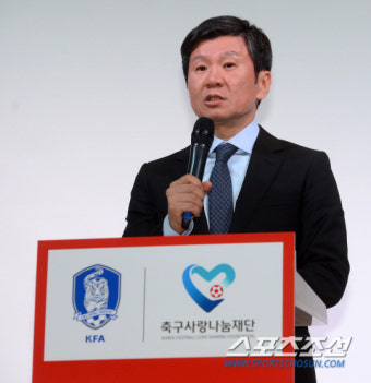 [포토] 축구사랑 나눔의밤 행사 참석한 정몽규 대한축구협회장