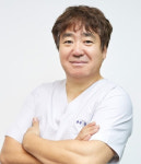 [치과칼럼] 환한 미소의 걸림돌, 삐뚤빼뚤 치아…치아교정으로 콤플렉스 극복