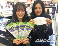 AK플라자, 30일까지 전 점 고객 6000명에 황사마스크 무료 증정