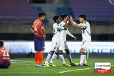 파죽의 7연승 전북 강원에 2대0 완승…최강희 감독 211승 K리그 최다승