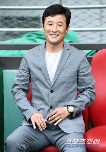 [슈퍼매치]활짝 웃은 이을용 감독대행 