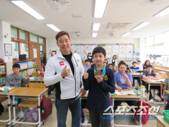 [인터뷰]초등학교로 간 캡틴,'패럴림픽 영웅'한민수의 손편지