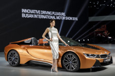 BMW, 부산모터쇼서 i8 로드스터 등 20개 모델 전시…윤성빈 선수 홍보대사 선정