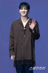 [포토] 뉴이스트W 백호, 시원한 미소로 손인사