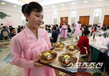 [포토] 남북통일농구 환영만찬, 평양냉면 대접합니다~