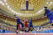 [포토] 류경정주영체육관에서 펼쳐진 남북통일농구